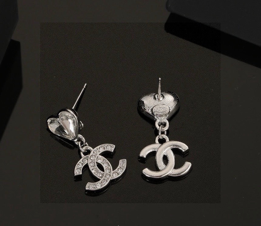 Double-C Emblem Stud Earrings in Polished Metal-Tone – Design 350 main product view