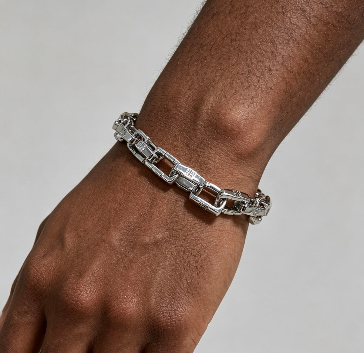 Floral Bracelet in Gold-Tone – Design 011 detail view