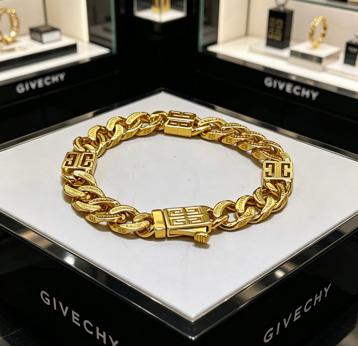 Floral Bracelet in Gold-Tone – Design 008 side detail