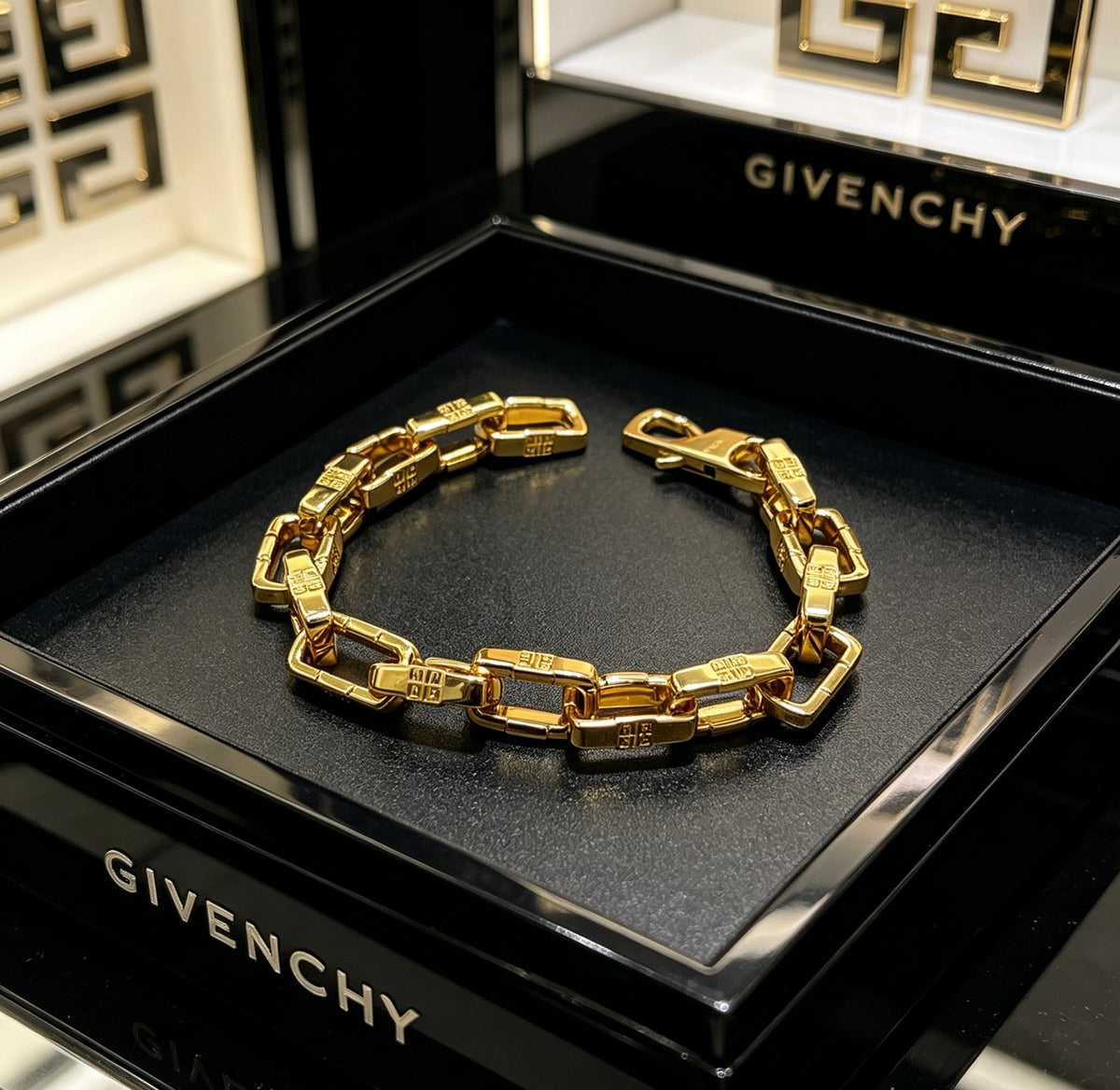 Floral Bracelet in Gold-Tone – Design 007 main product view