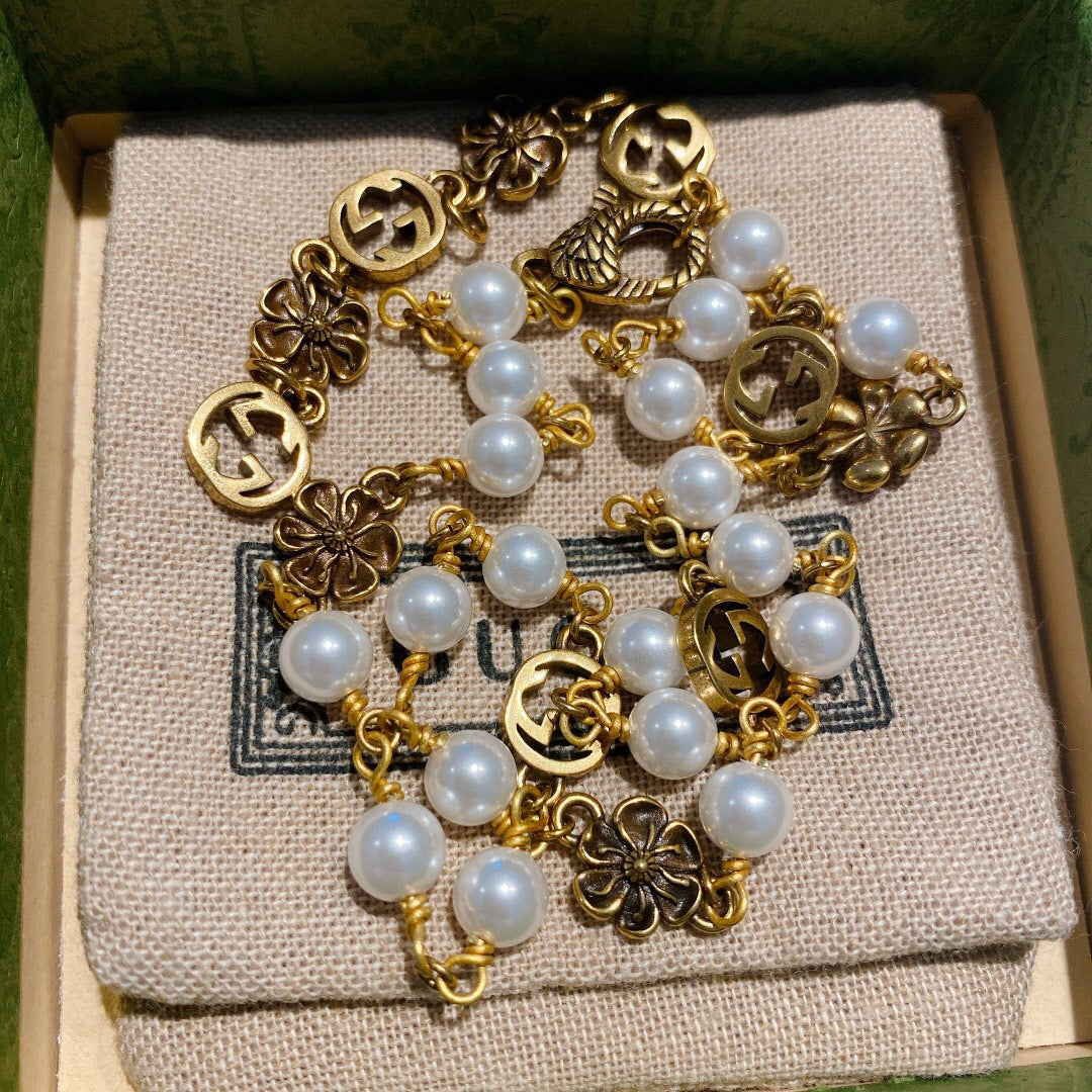 Letter Pearl-Detail Pendant Necklace – Pearl Detail – Design 004 side detail