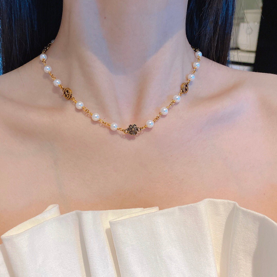 Letter Pearl-Detail Pendant Necklace – Pearl Detail – Design 004 close-up detail