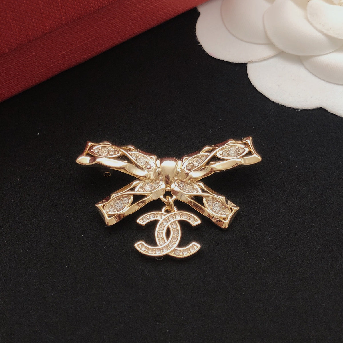 Bow Brooch in Gold-Tone – Design 001 front product view