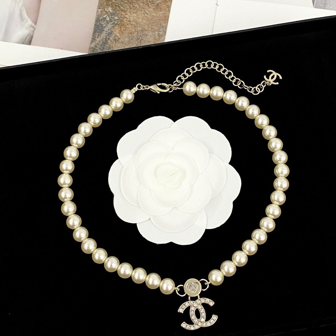 Pearl Pearl-Detail Pendant Necklace – Pearl Detail – Design 055 main product view