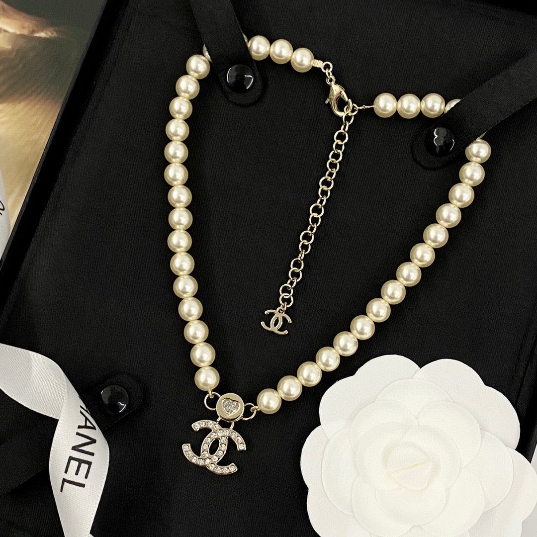 Pearl Pearl-Detail Pendant Necklace – Pearl Detail – Design 055 front product view