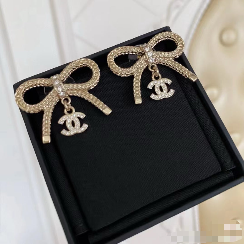 Double-C Emblem Stud Earrings in Polished Metal-Tone – Design 382 detail view