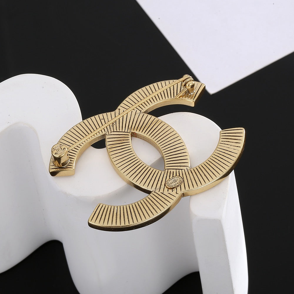 Double-C Emblem Brooch in Gold-Tone – Design 024 close-up detail