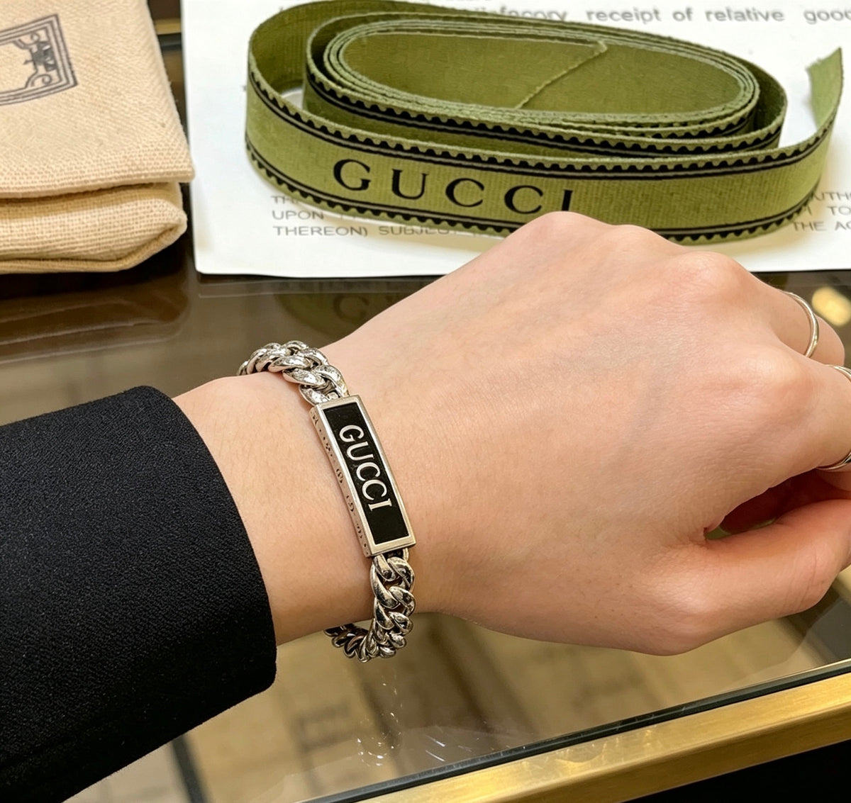 Floral Bracelet in Polished Metal-Tone – Design 020 detail view