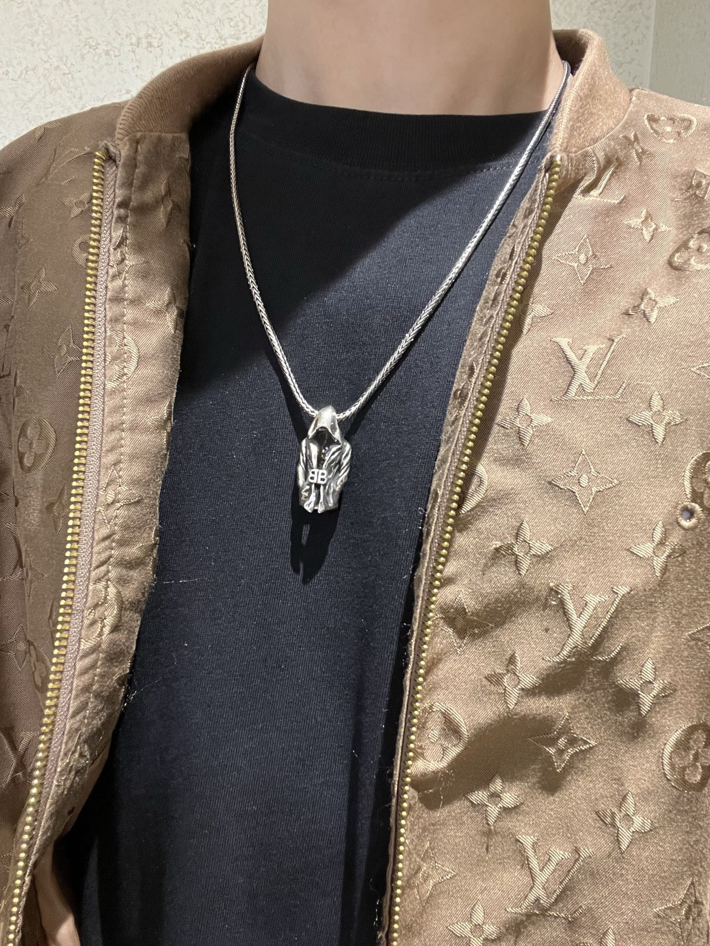 Geometric Emblem Pendant Necklace in Polished Metal-Tone – Vintage Detail – Design 086 detail view