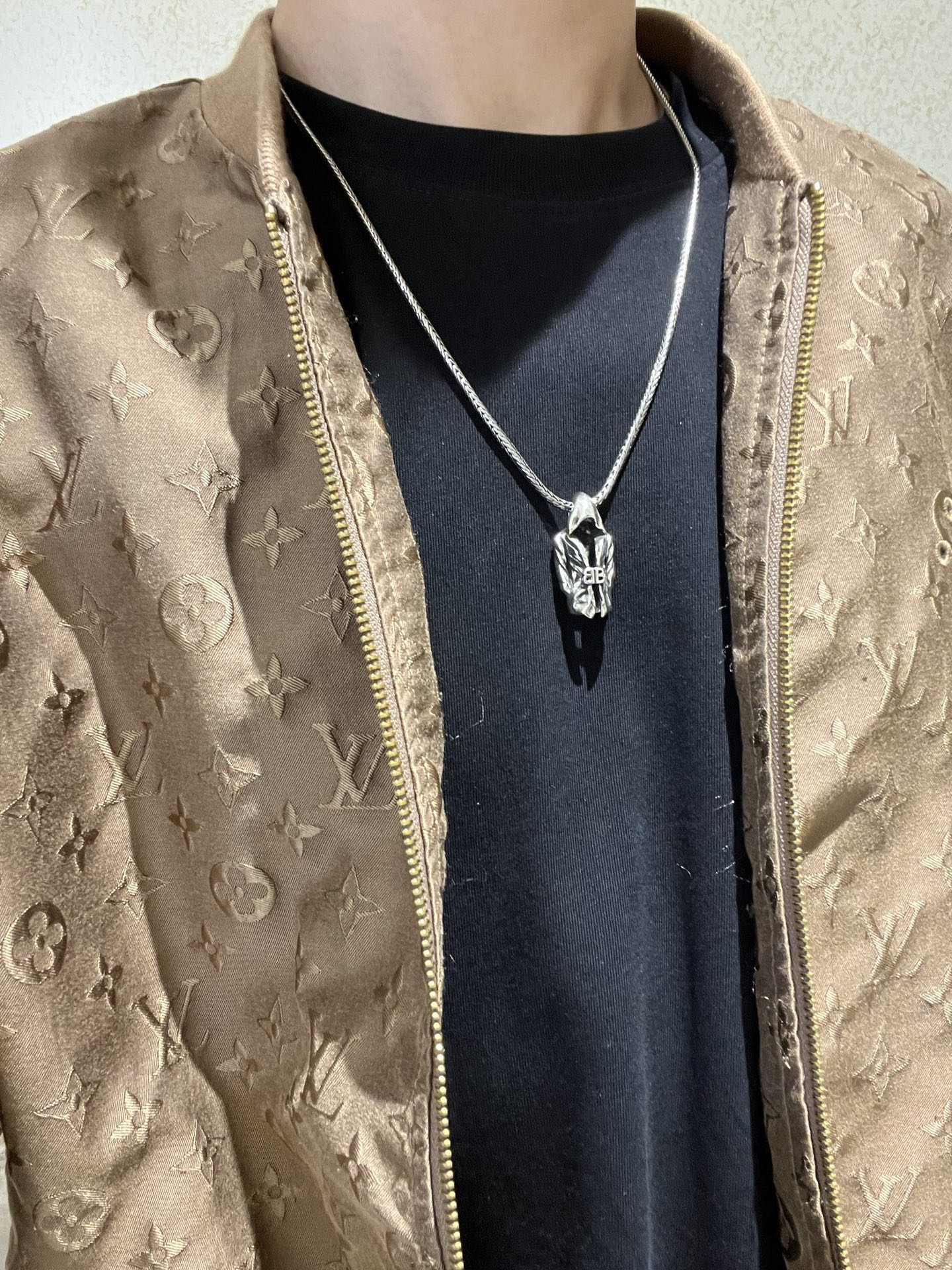 Geometric Emblem Pendant Necklace in Polished Metal-Tone – Vintage Detail – Design 086 close-up detail