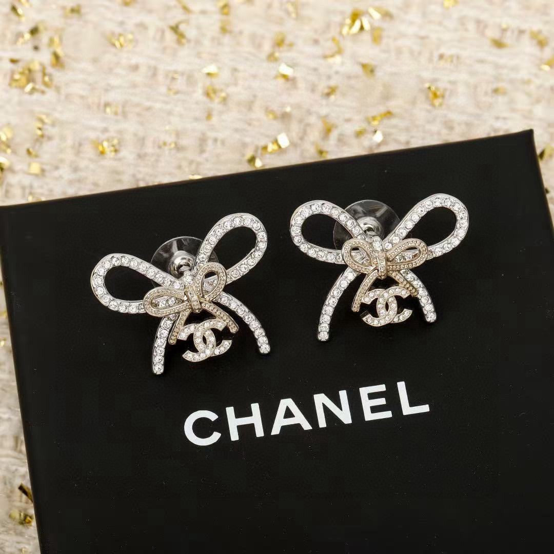 Double-C Emblem Stud Earrings in Polished Metal-Tone – Design 065 main product view