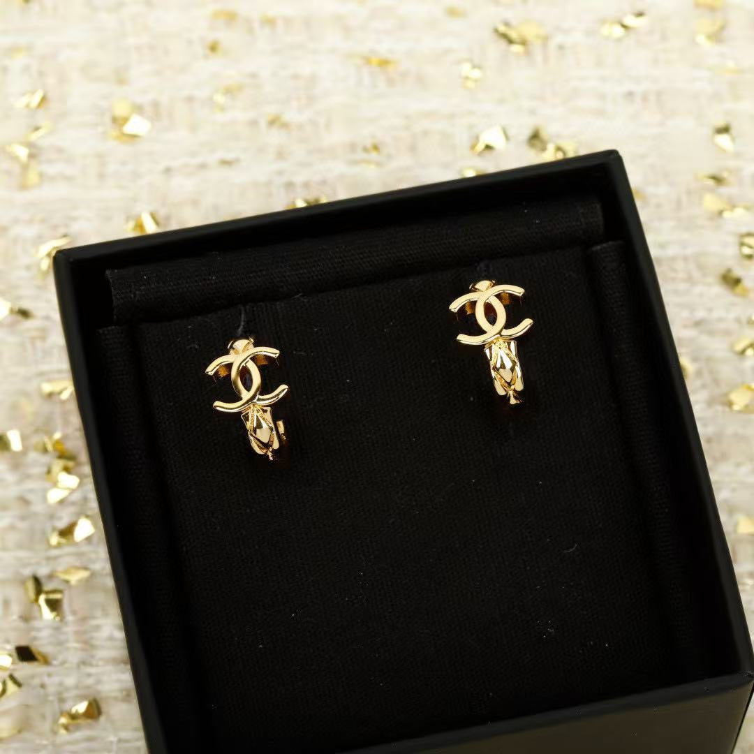 Double-C Emblem Stud Earrings in Gold-Tone – Design 049 side detail