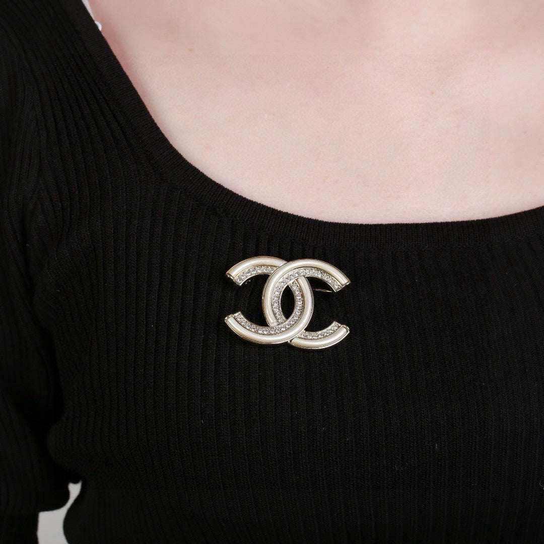 Double-C Emblem Brooch in Polished Metal-Tone – Design 021 main product view