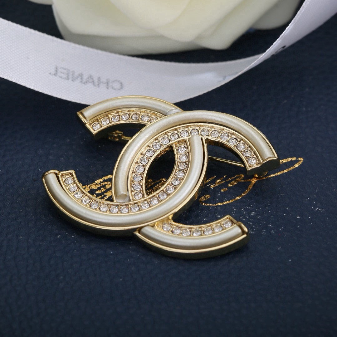 Double-C Emblem Brooch in Polished Metal-Tone – Design 021 side detail