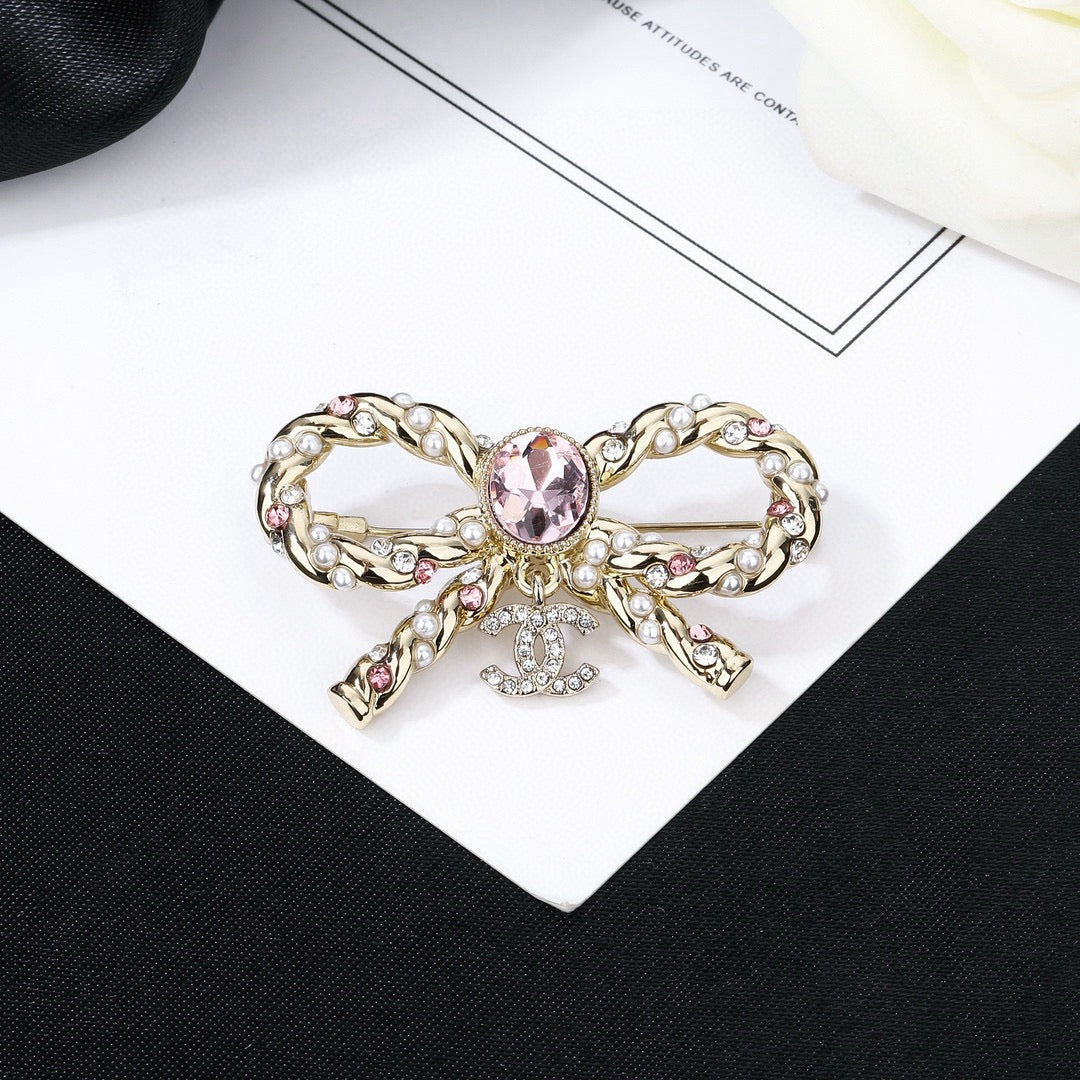 Double-C Emblem Brooch in Polished Metal-Tone – Pink Detail side detail