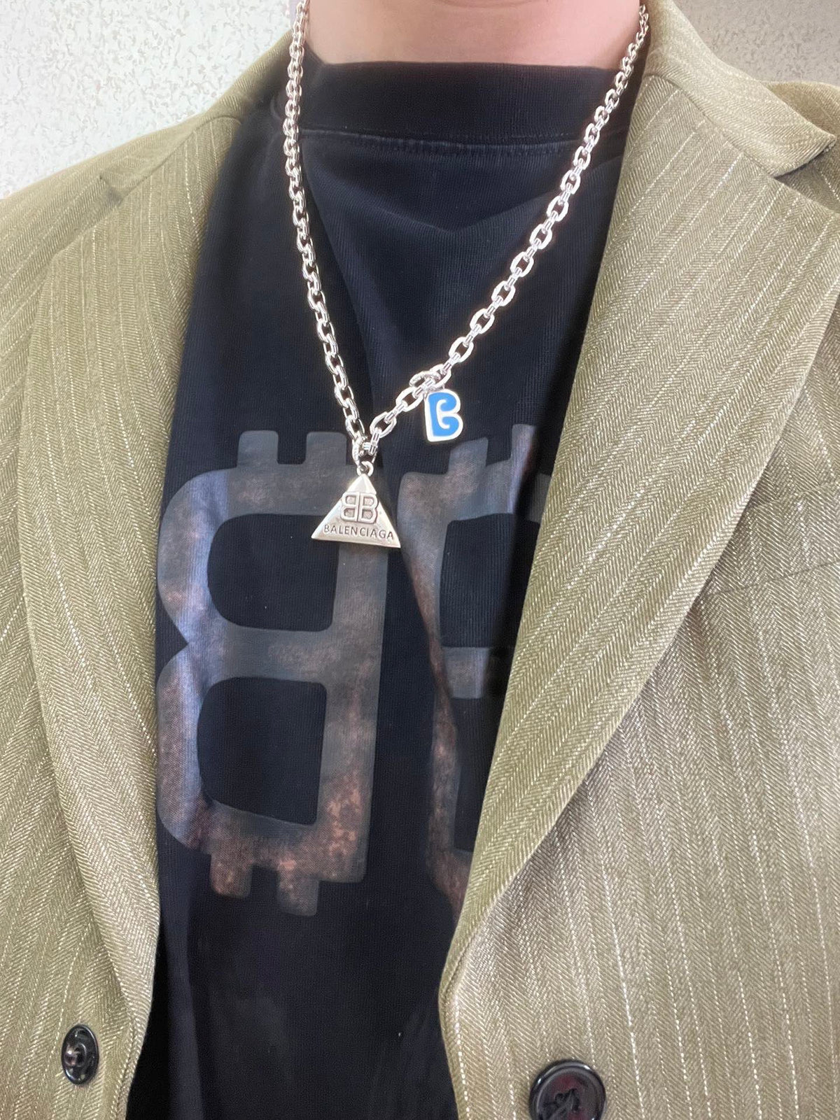 Geometric Emblem Pendant Necklace in Polished Metal-Tone – Vintage Detail – Design 043 detail view