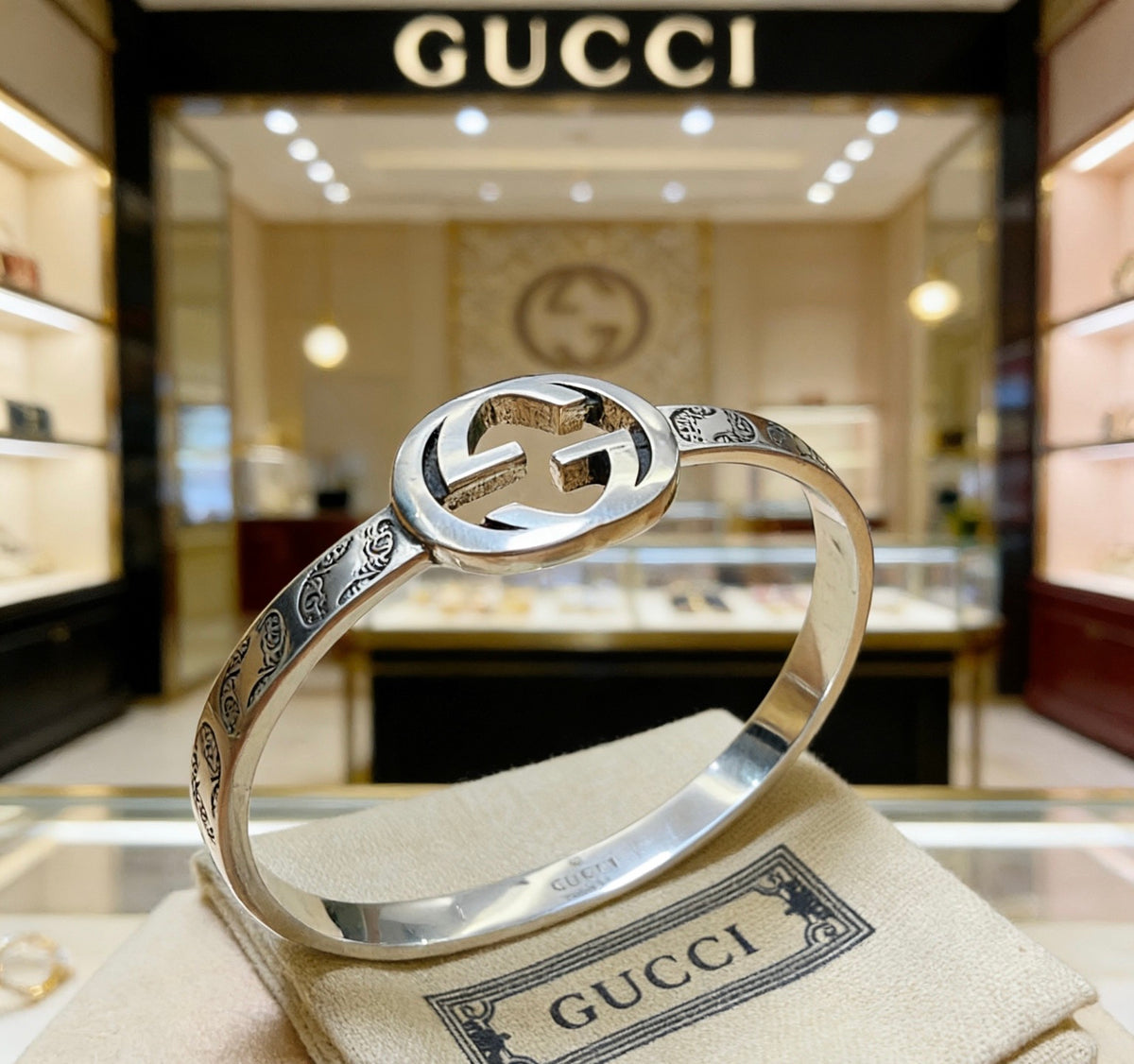 Double-G Emblem Bangle in Polished Metal-Tone – Design 008 side detail