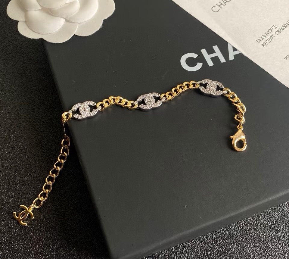 Letter Bracelet in Silver-Tone – Design 001 side detail